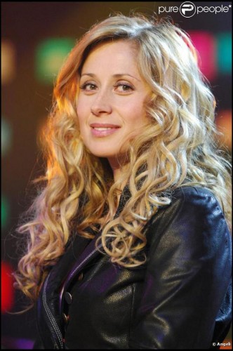 According to AlAkhbar website Lara Fabian is after all coming to Lebanon 